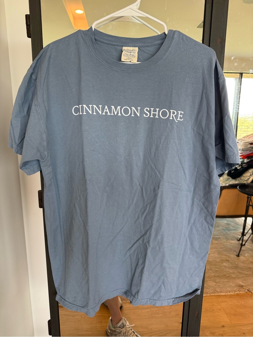 Cinnamon Shore Men's Blue Graphic T-Shirt